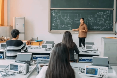 信息产业+商学院”专业进入全国前列 稳居“连续三年蝉联 ABC 中国民办大学排名第一”