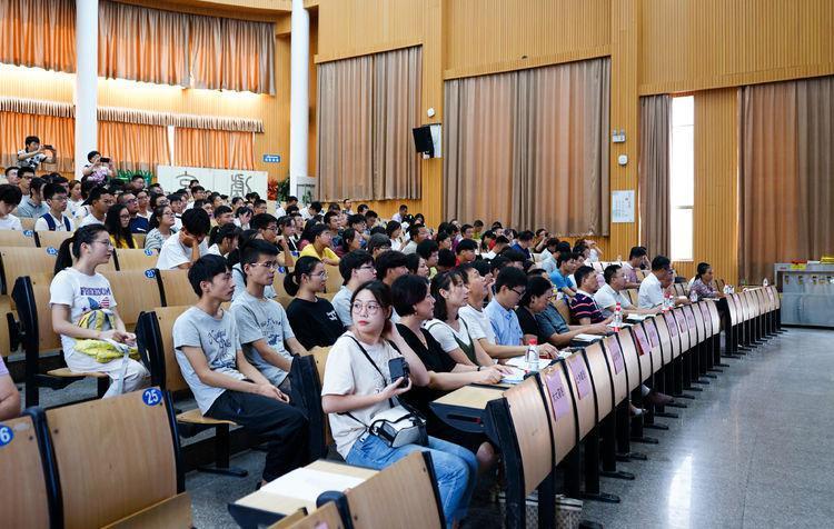 多所民办大学被停止办学,在校生有苦难言,师生分流该咋办?